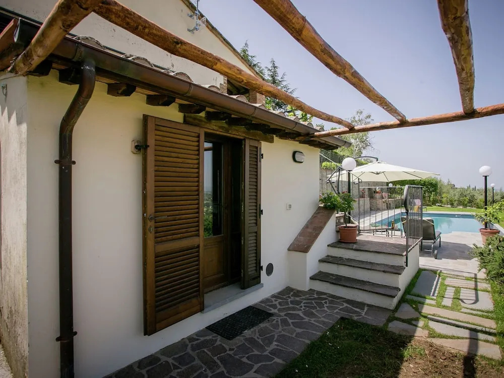 Rustic Villa in Cortona With Swimming Pool