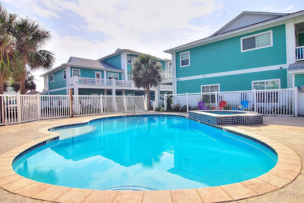Heaven on Eleven MC8 3 Bedrooms 2.5 Bathrooms Condo