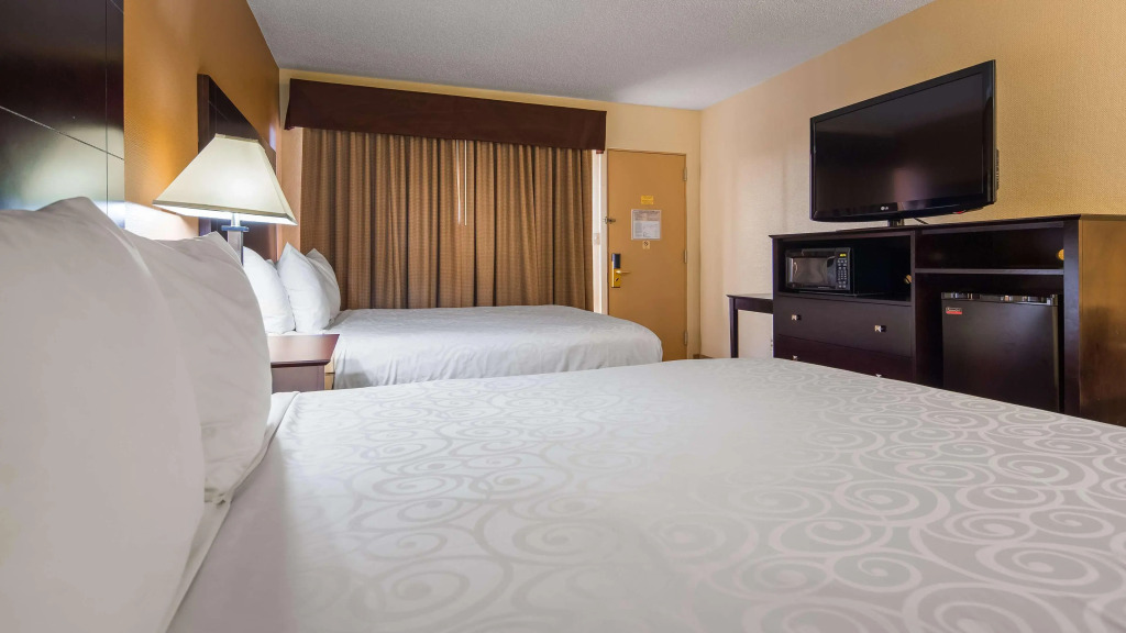 Days Inn by Wyndham St. Charles IL