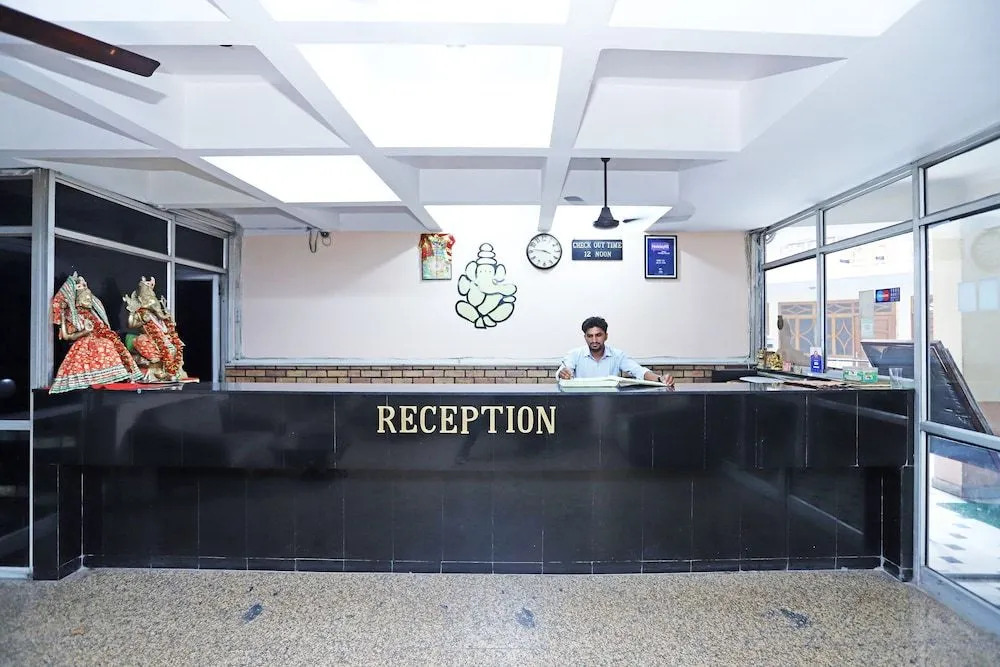 OYO 44364 Hotel Gaurab