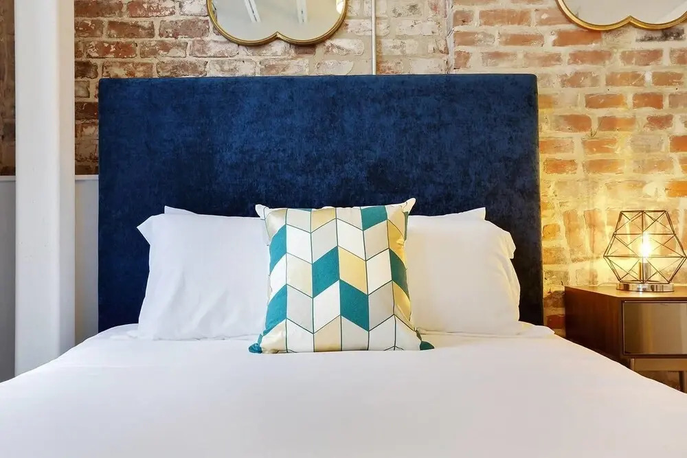 1br/1ba w/ Exposed-brick Apt in DT Nola by Domio