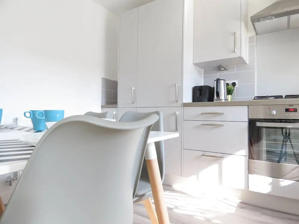 Tudors eSuites Birmingham House with Private Garden Free Parking