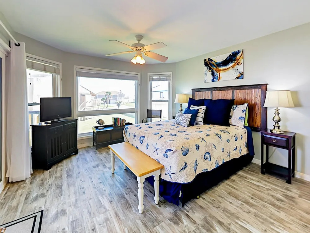 17601 San Luis Pass Road Home - 3 Br townhouse by RedAwning