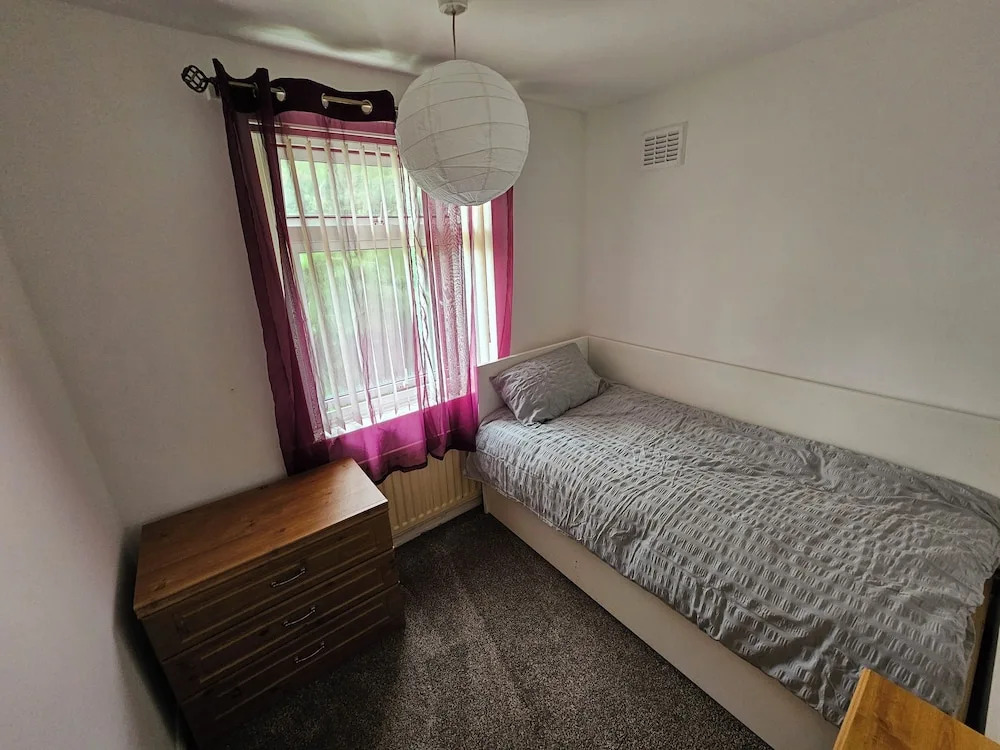 Cosy 3-bed Semi-detached House in Bradford
