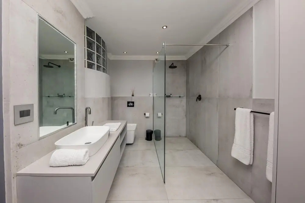 Cozy Apartment Opposite Camps Bay Beach Seasonsfind the Bay