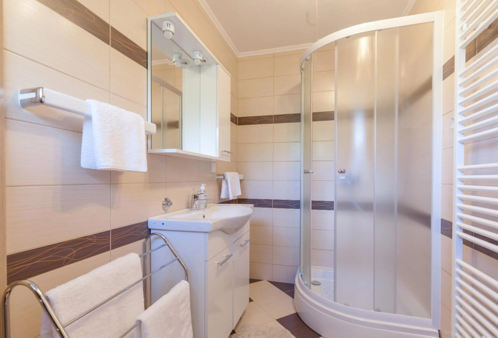IRIS Room & Apartment