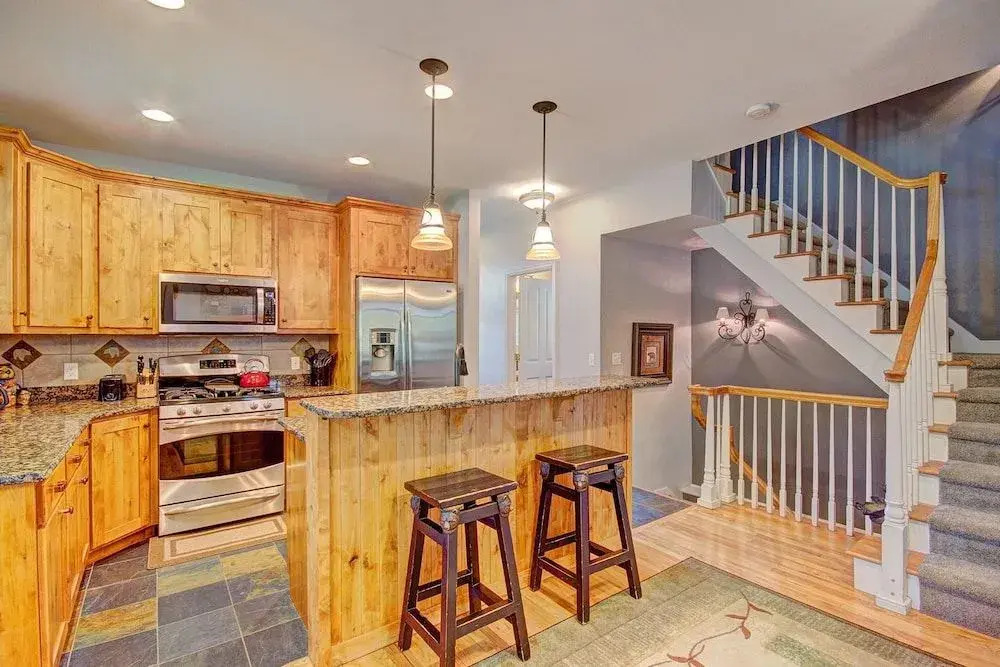 Bear Pine 4 Br home by RedAwning