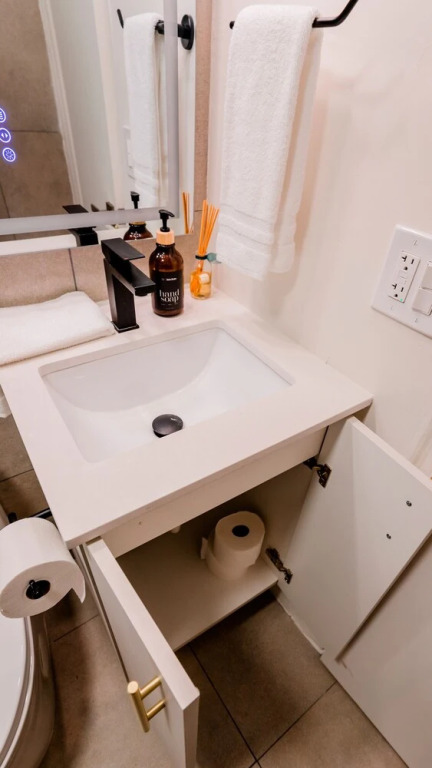 Modern 2BR APT Pool 6Min Walk Miami Beach Kitchen 21