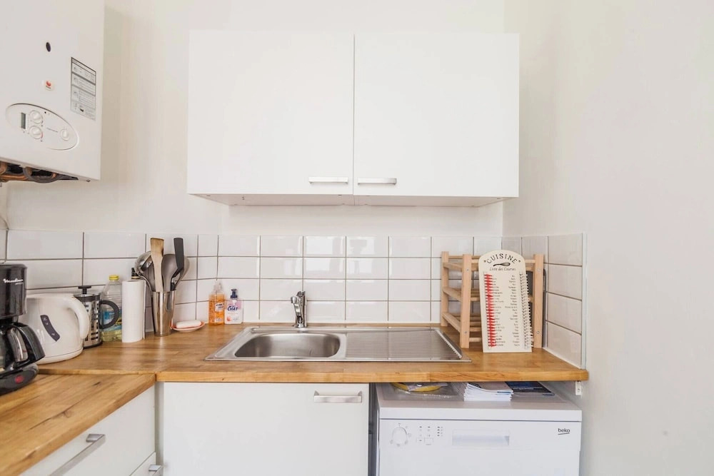 1 Bedroom W Kitchen and Bathroom In Trendy St Gilles