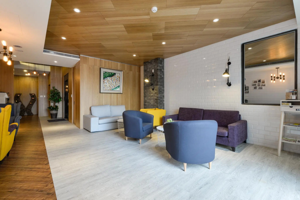 R7 Hotel