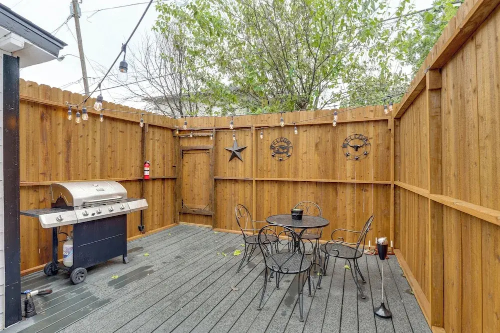 Walk to Bishop Arts District: Home w/ Deck