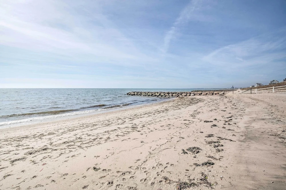 Walk to Beach: Quaint Dennis Home w/ Deck + Grill!