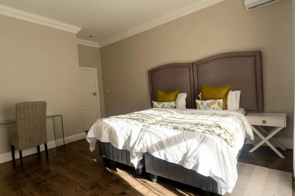 Upmarket 4 bed Chisipite House 2193
