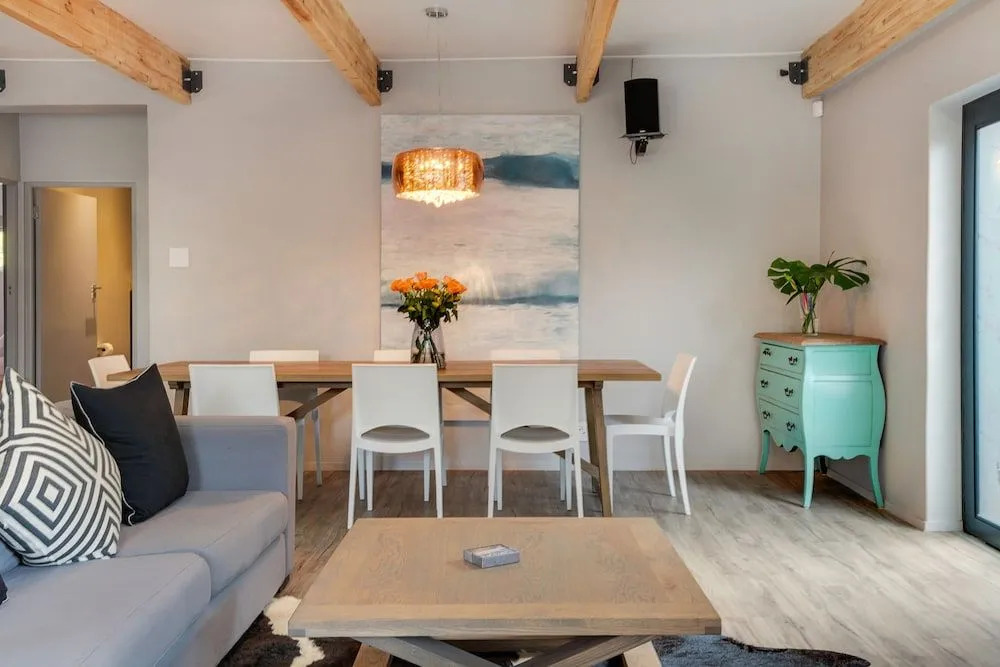 Long Beach Holiday House