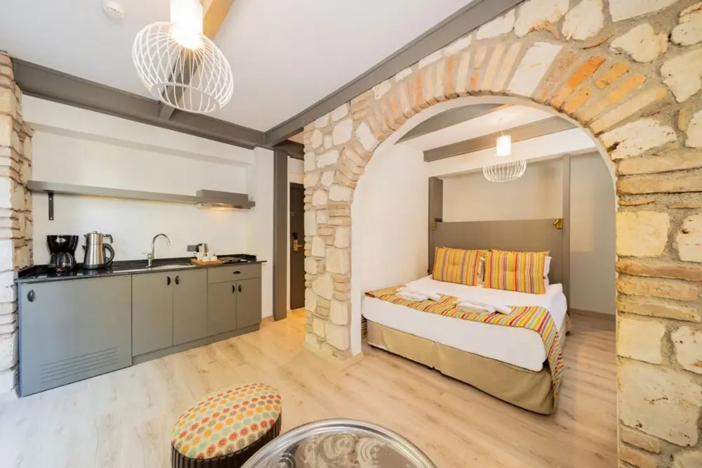 Cozy Studio Hotel Room Near Hadrian s Gate