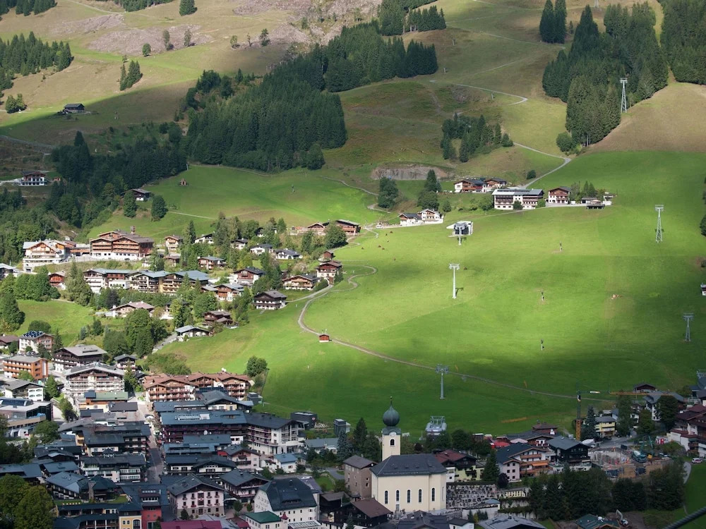 Quaint Chalet in Saalbach-Hinterglemm with Private Sauna
