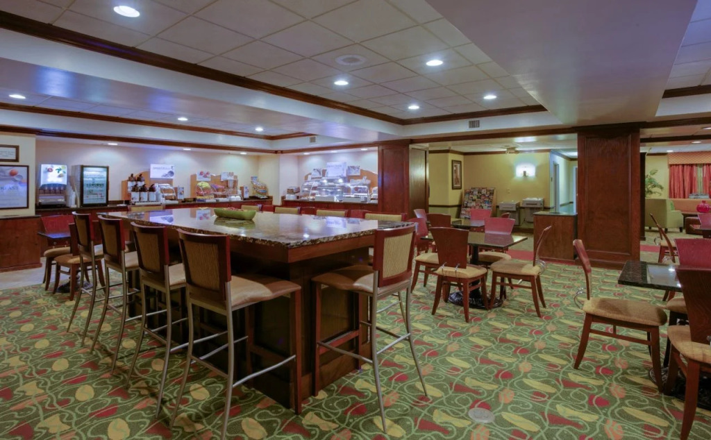 Holiday Inn Express Hotel & Suites Charleston - Northwoods by IHG