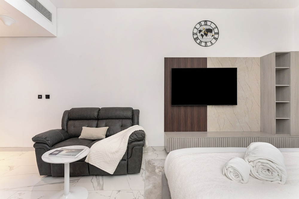 PVH - Royal Regency - Modern Studio
