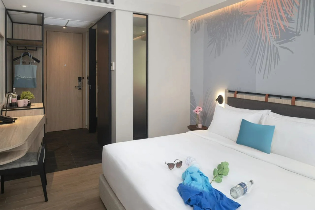 Отель JonoX Phuket Karon Hotel
