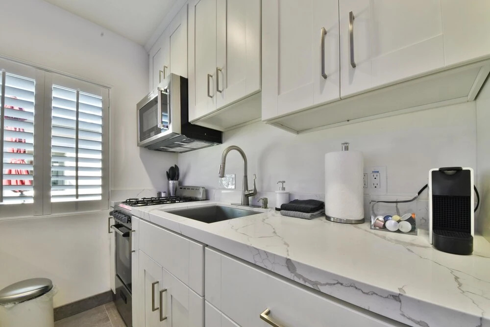 1244#2 Luxurious Newly Remodeled Beach Home, Sleeps 4 w/ AC