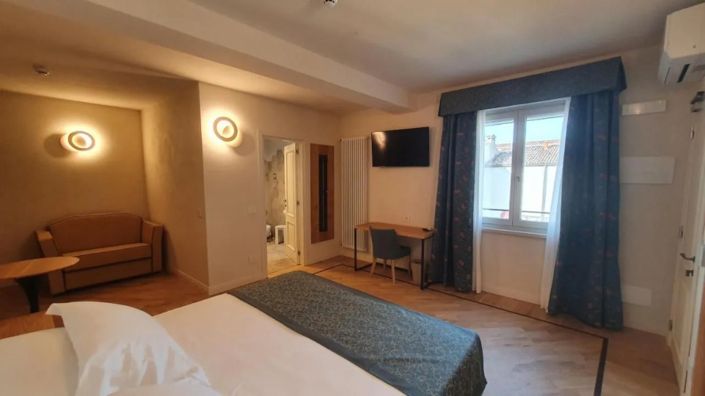 Cà Uberti Palace Hotel, MantegnaHotels