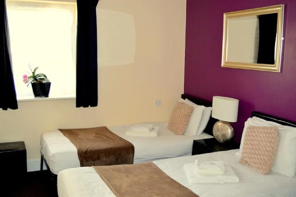GO2 Gloucester Hotel by OYO