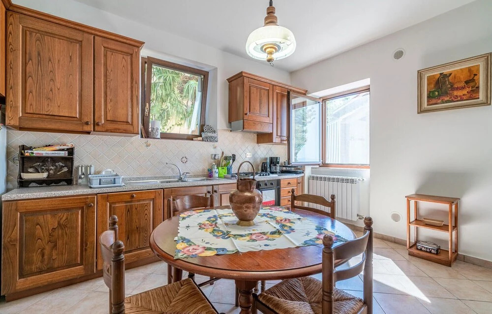 Stunning Home In Case Lori
