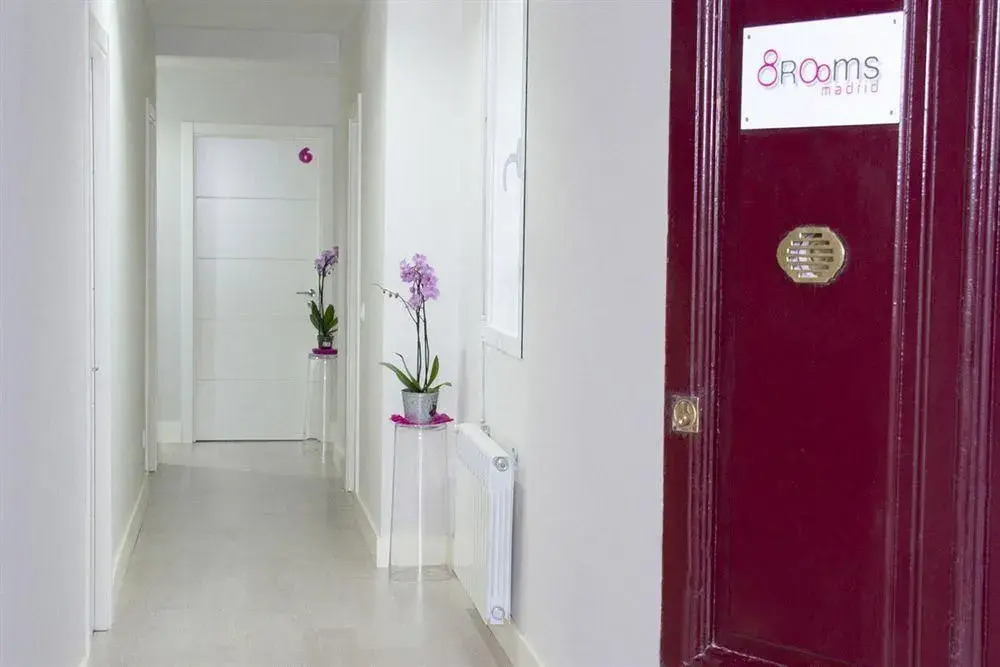 8Rooms Madrid, smart self check-in rooms