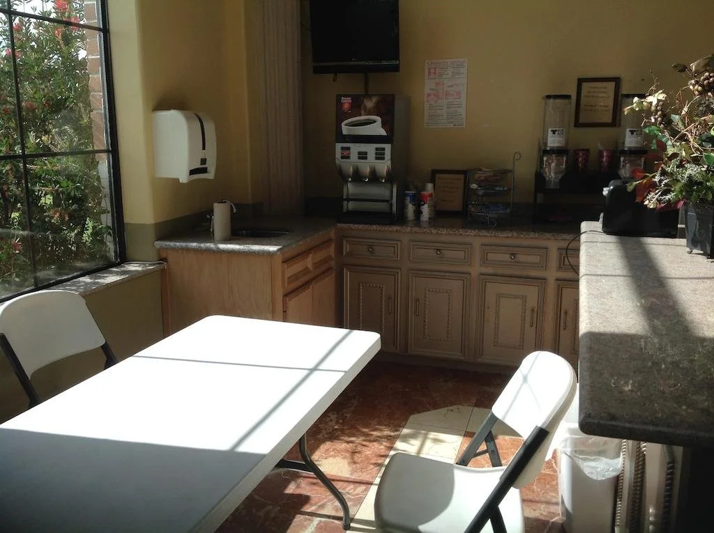 Hometowner Inn And Suites
