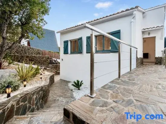Paradise Silvia, Detached villa with private pool near Sitges