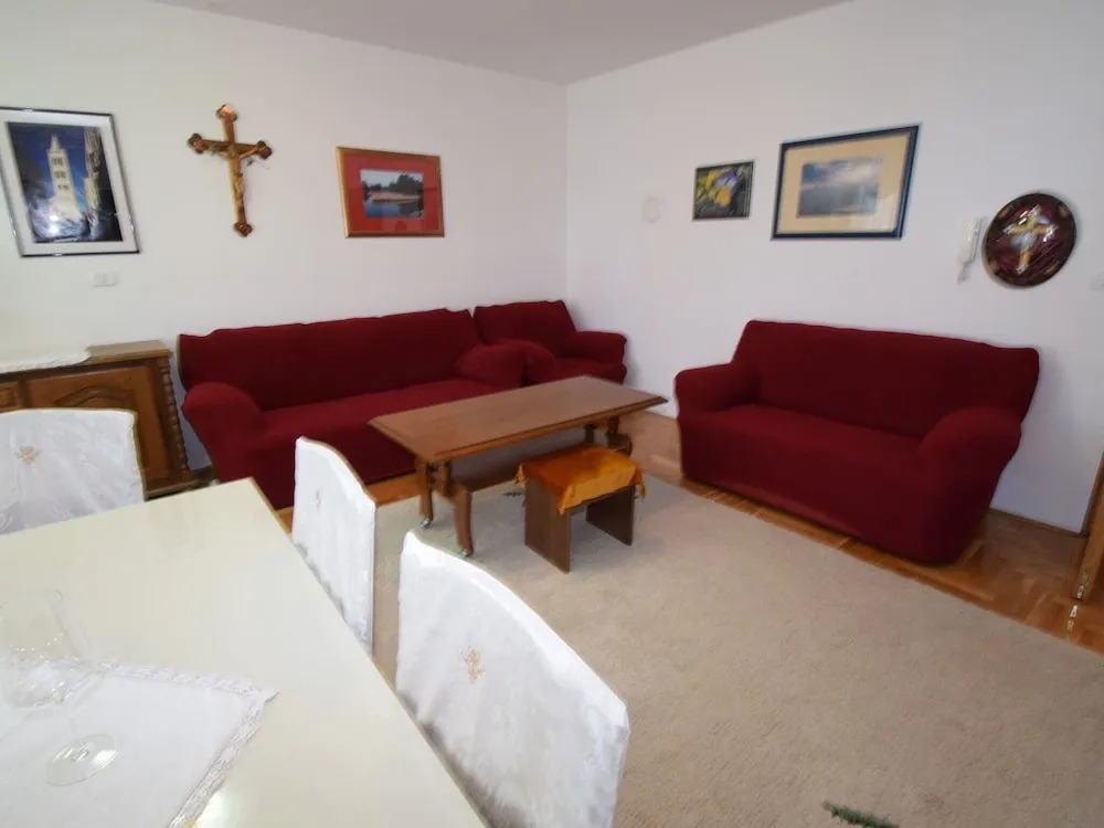 Spacious Apartment in Zadar With Balcony