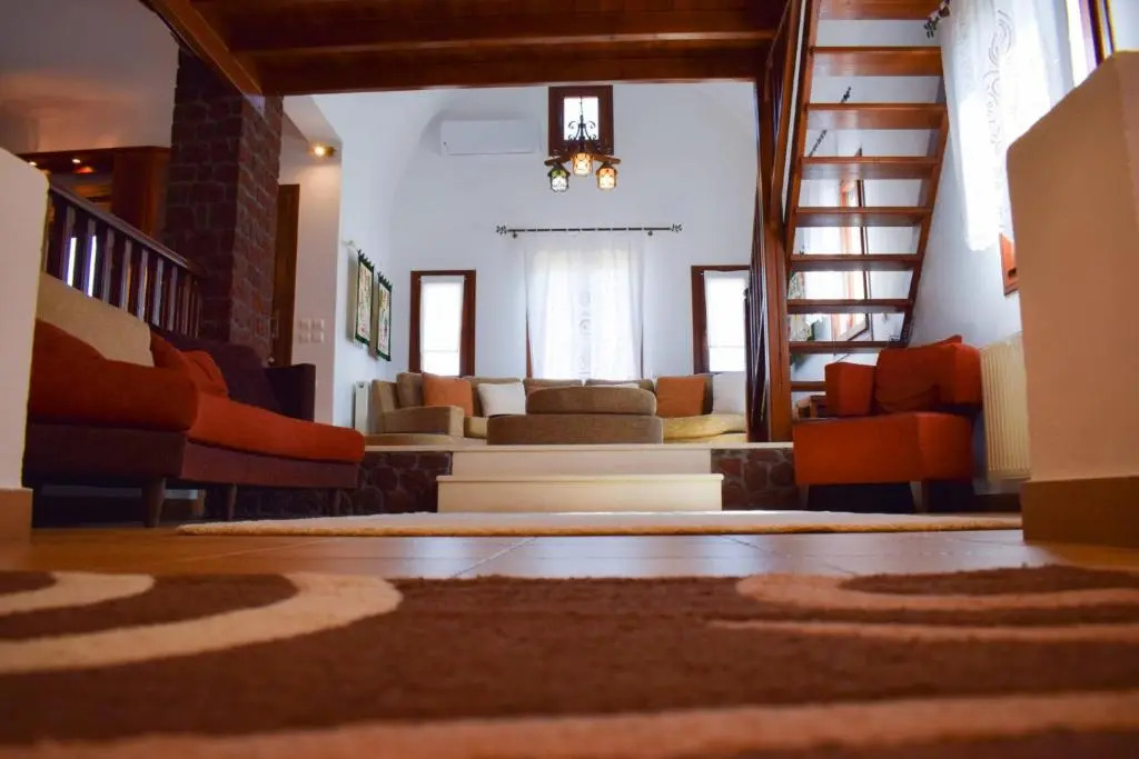 Sunshine house for 9, cozy set up,verandas, sea view.