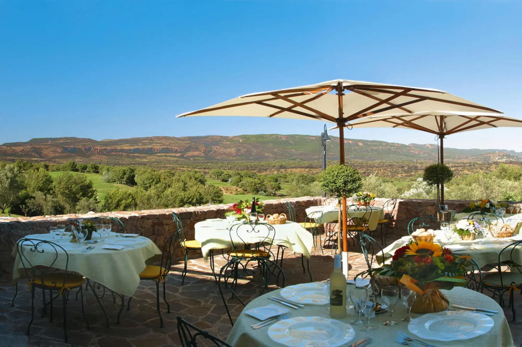 Terraced house in Domaine de Saint-Endréol with golf, SPA and communal pool