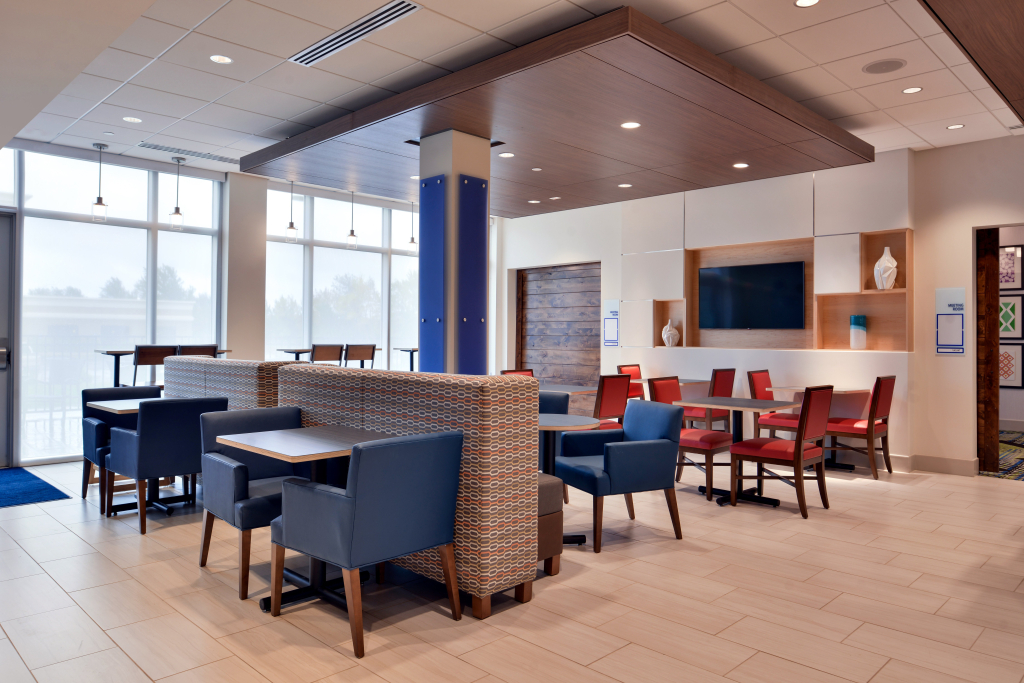 Holiday Inn Express & Suites - Marshalltown by IHG