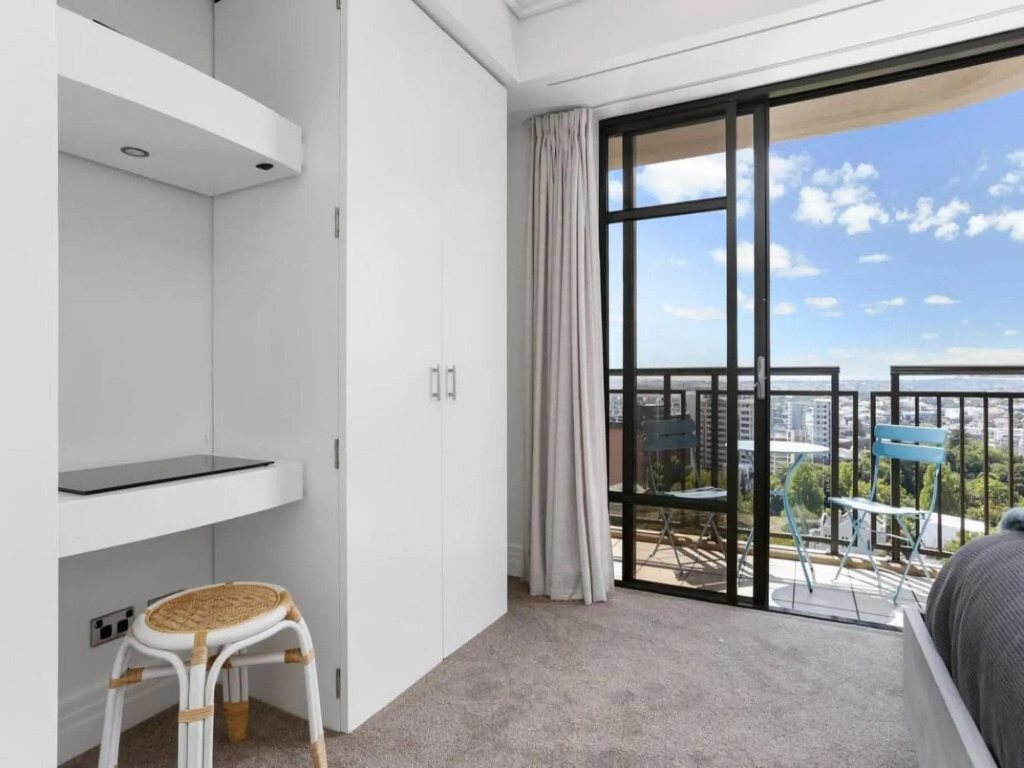 Bright 1 Bedroom Beauty with Balcony Zodiak Stays