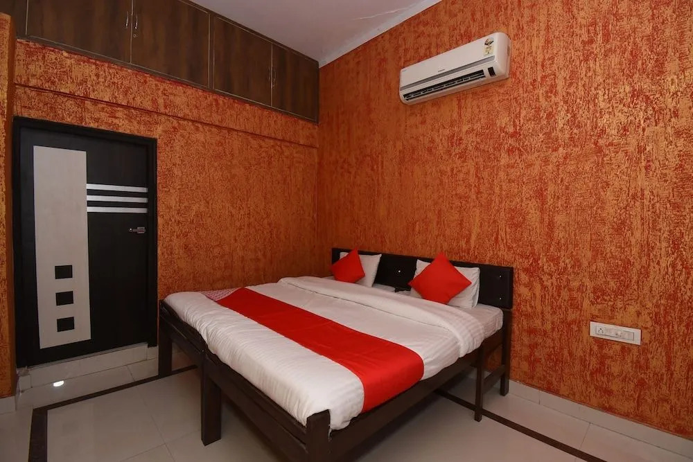 Oyo 38412 Kavya International