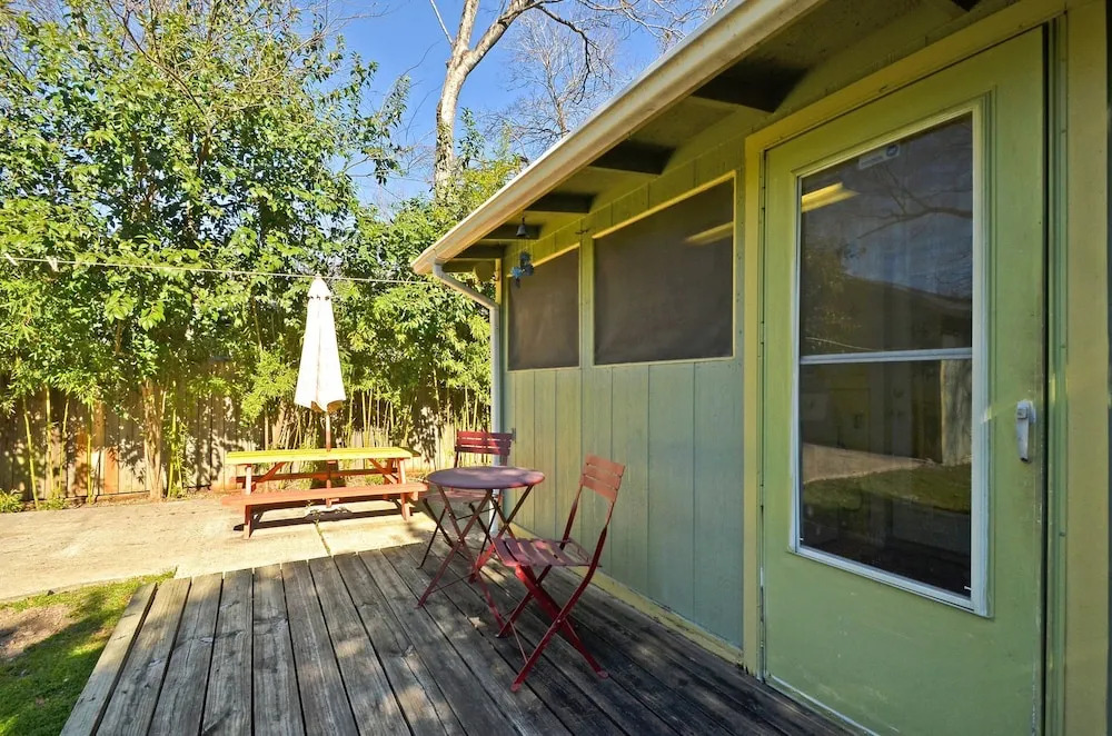 Hip 2BR Austin Bungalow by RedAwning