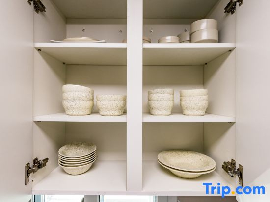 Hongik Univ. Stn | Cozy Attic Hideout | Brand New & Elevator | Free Airport Pickup