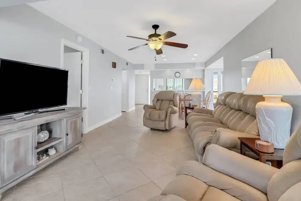 21420 Bay Village Dr 218