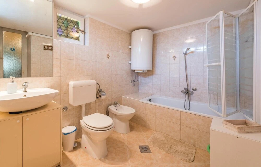 Beautiful Home in Markovac With Wifi and 5 Bedrooms