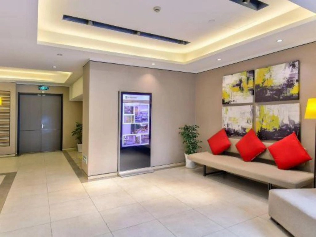 Homeinn Plus Hotels(North Square of Tianyi Pavilion Railway Station, Ningbo)