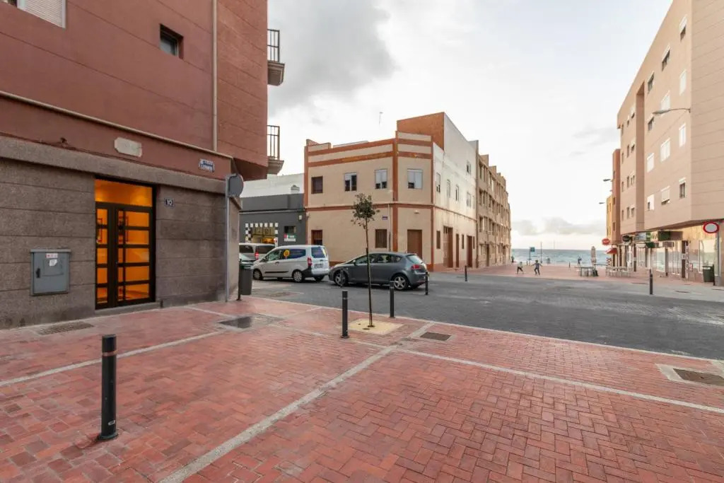 Flatguest Cicer - 3bdr + Balcony + Beach