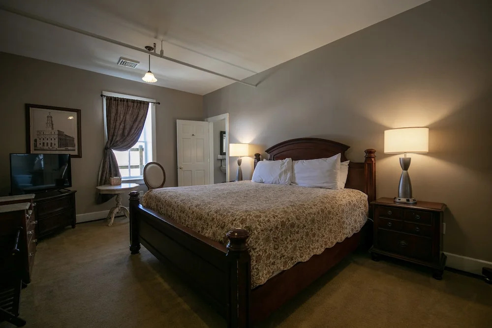 Nauvoo Temple House Hotel