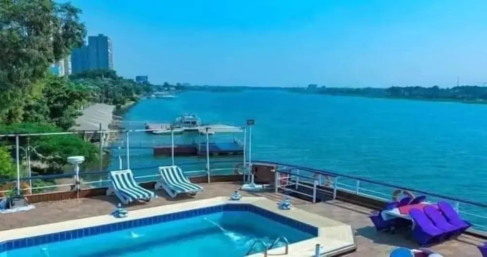 مركب ريفر River Boat