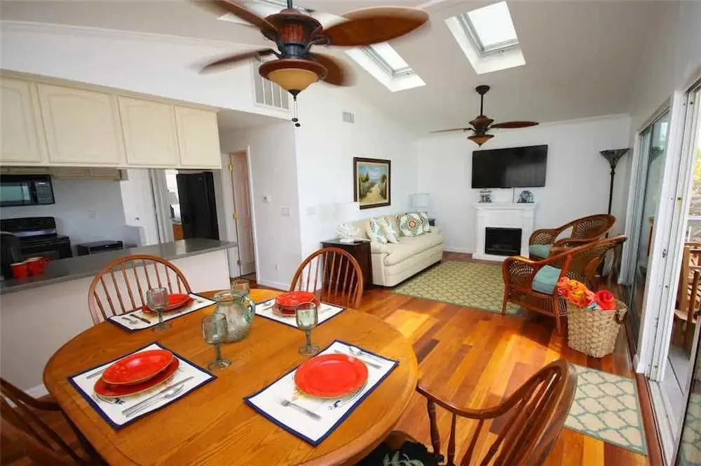 437 - LongLook Beachhouse