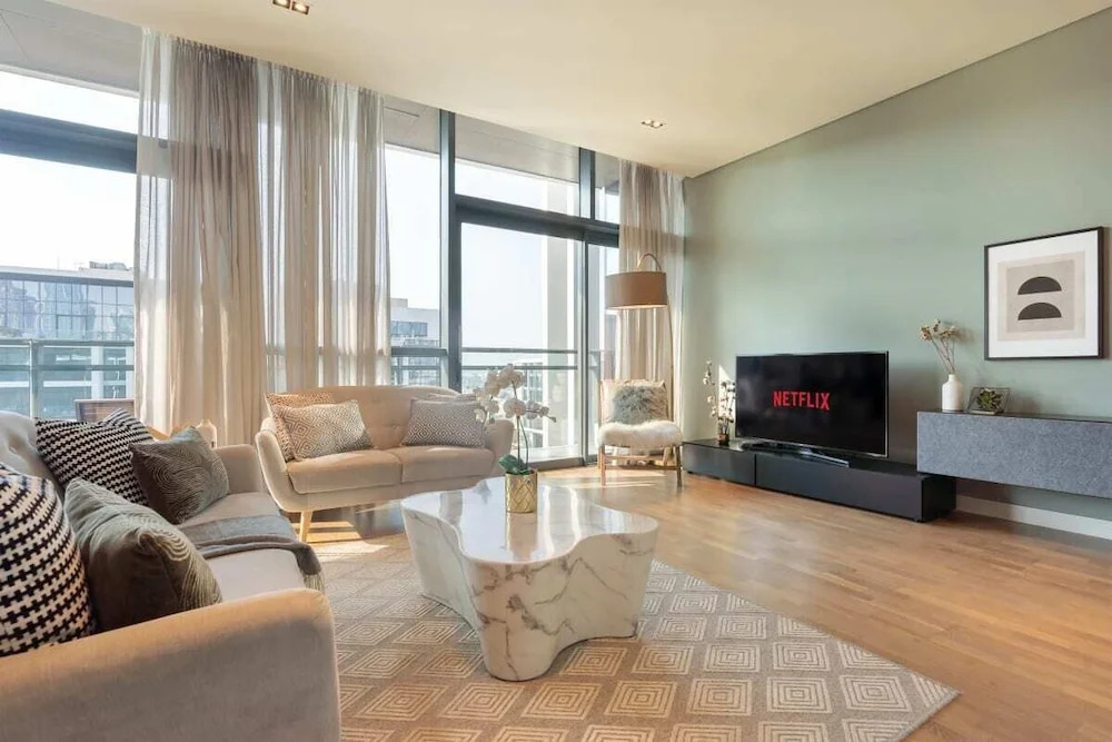 Luxury Apartment, Stroll Away From City Walk!