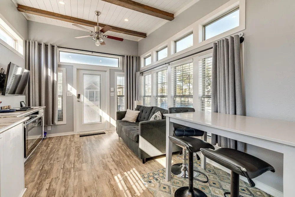 Austin Tiny Home: Fireplace, Shared Pool & Hot Tub