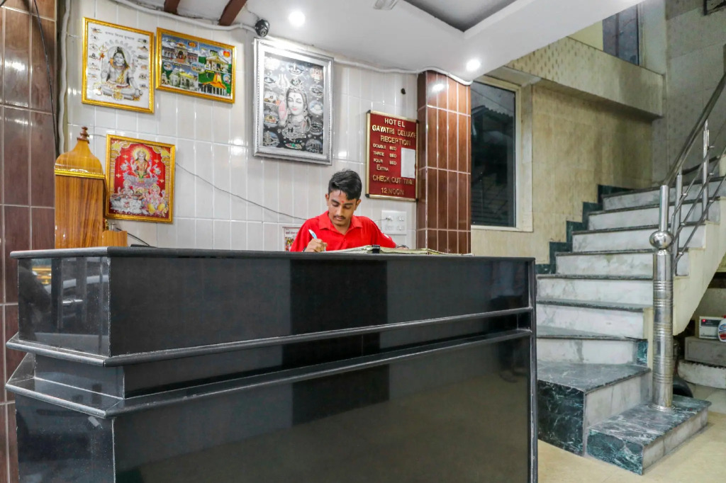 OYO 48507 Hotel Gayatri Delux