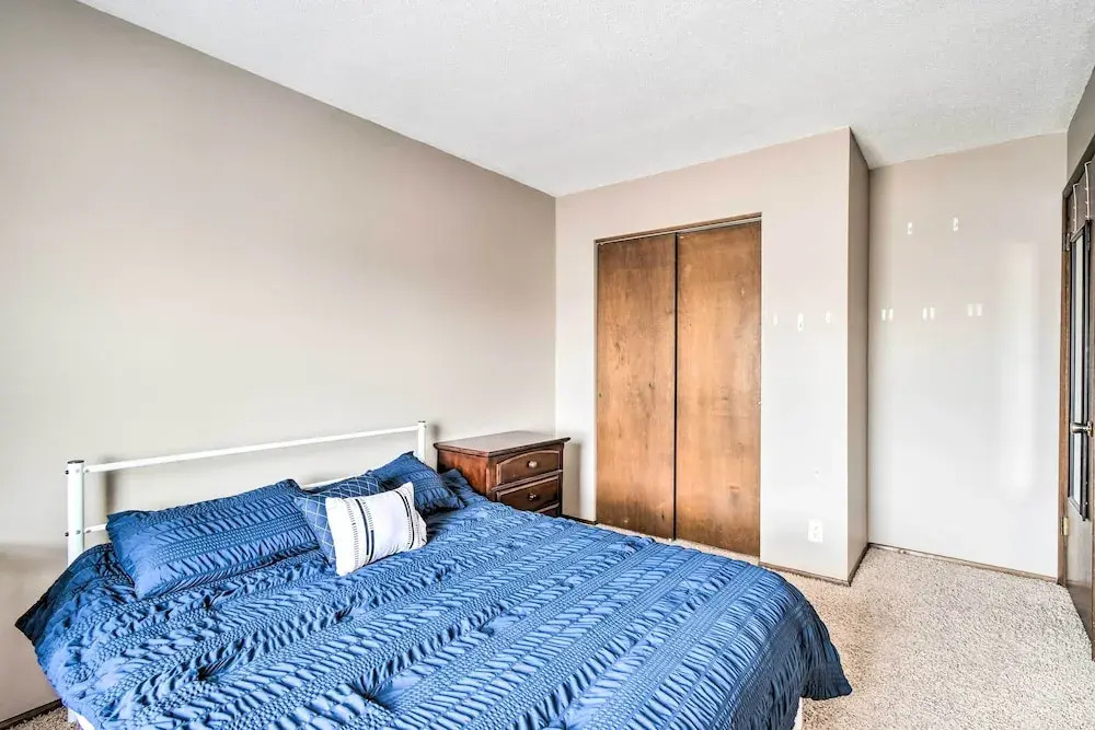 Cedar Rapids Rental w/ Yard ~ 6 Mi to Downtown!