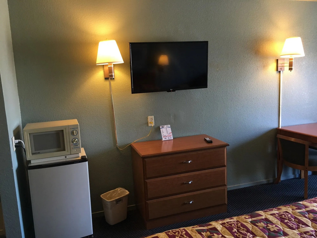 Applegate Inn